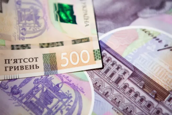Фальшиві гроші: головні ознаки підробки, що варто знати