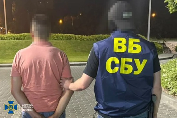 Дніпро: СБУ затримала заступника директора ДП на хабарі