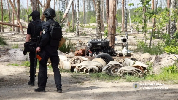 Бурштинова схема на Рівненщині: знайдено десятки кілограмів та валюту 16