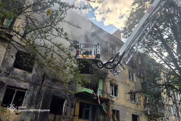 Павлоград: 5 постраждалих від удару БПЛА, 2 врятовано 13 Павлоград: 5 постраждалих від удару БПЛА, 2 врятовано 11