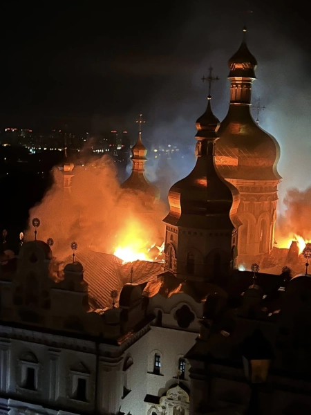 Братія Лаври: Ікони врятовані від нічної атаки 4 Братія Лаври: Ікони врятовані від нічної атаки 2