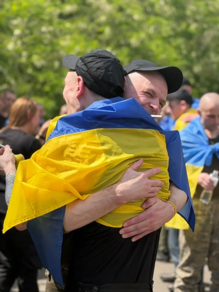 185 захисників та цивільного повернуто з полону: Зеленський 18