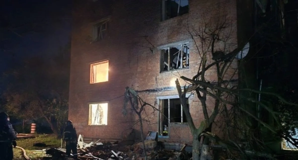 Харків: ракетний удар, двоє поранених, пошкоджено будинки