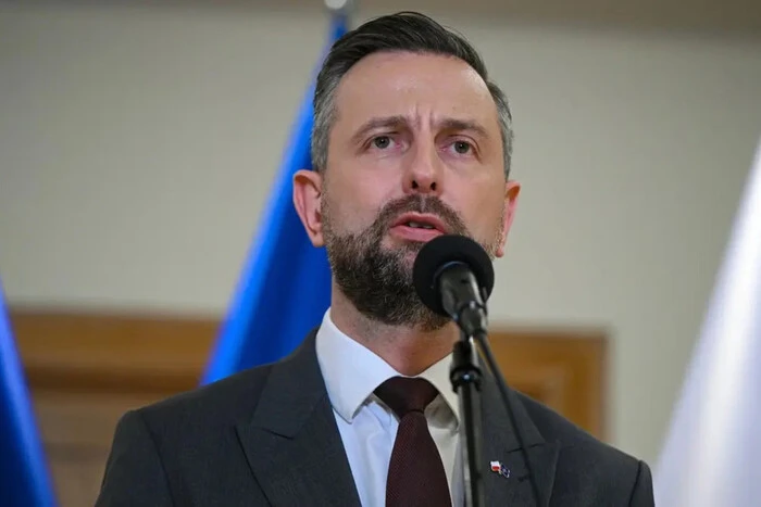 «Геноцид залишається геноцидом». Глава Міноборони Польщі звернувся до України