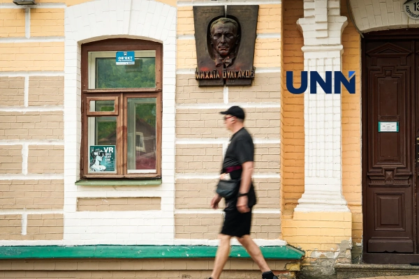Андріївський узвіз: демонтовано пам'ятник Булгакову 6