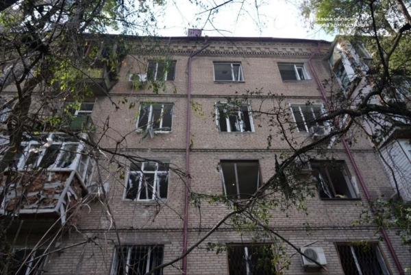 РФ вдарила по супермаркету в Запоріжжі: постраждали батько та дитина 16 РФ вдарила по супермаркету в Запоріжжі: постраждали батько та дитина 14