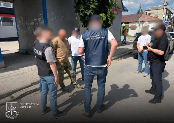 Тернопіль: посадовець ТЦК за гроші знімав з розшуку 8 Тернопіль: посадовець ТЦК за гроші знімав з розшуку 6