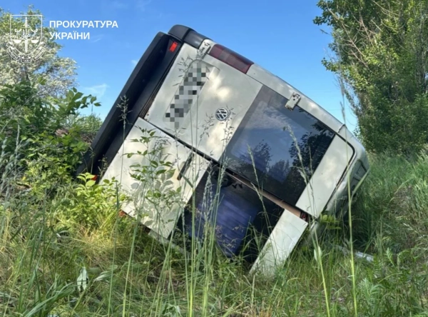 Мікроавтобус з учнями перекинувся на Харківщині: троє дітей у лікарні 5