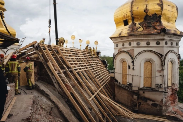 Відновлення Успенського собору: 70% даху закрито