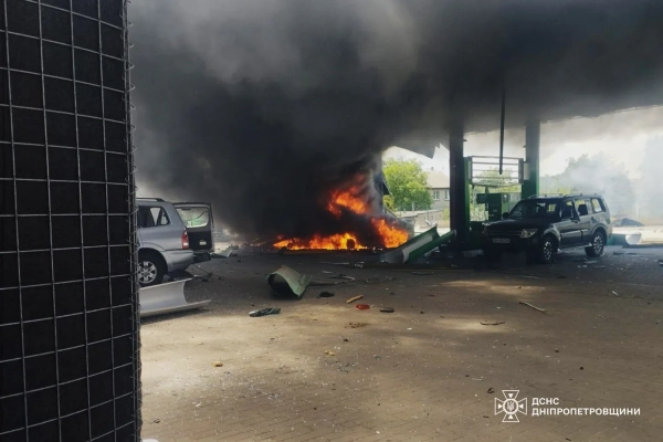 Нікополь під вогнем: ворожі удари по АЗС, є жертви 10 Нікополь під вогнем: ворожі удари по АЗС, є жертви 8