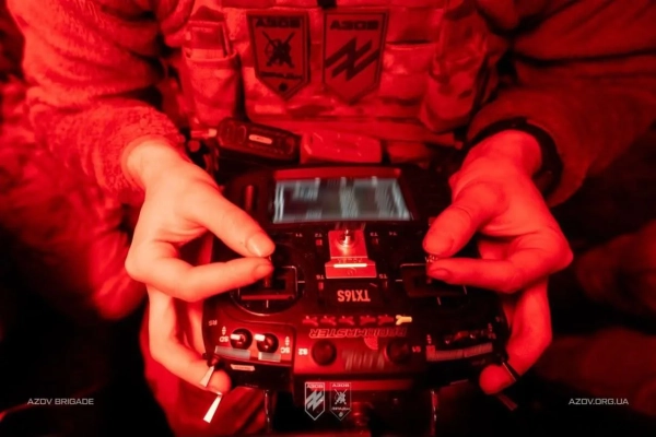 Завантаж застосунок: стань пілотом FPV у “Азові”