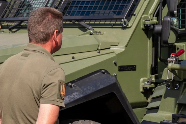 Ляшко: 13 броньованих авто для евакуації вже в Україні 13 Ляшко: 13 броньованих авто для евакуації вже в Україні 11