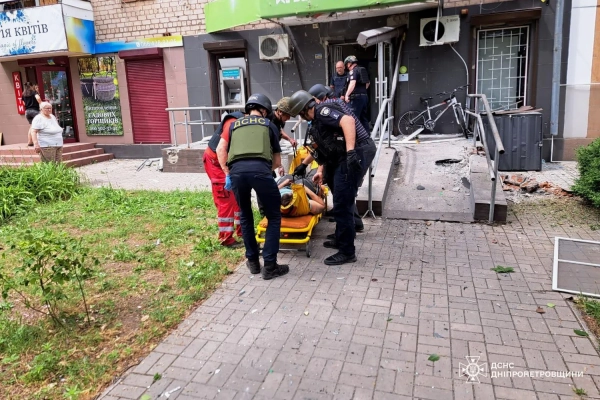 Нікополь під вогнем: ворожі удари по АЗС, є жертви 16 Нікополь під вогнем: ворожі удари по АЗС, є жертви 14