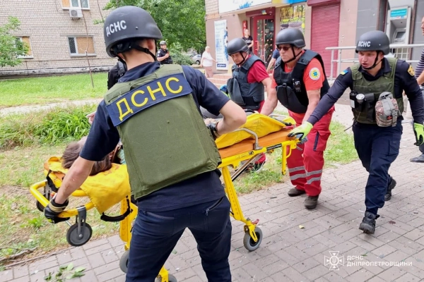 Нікополь під вогнем: ворожі удари по АЗС, є жертви 15 Нікополь під вогнем: ворожі удари по АЗС, є жертви 13