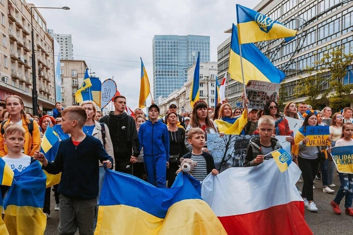 Українці масово залишають Польщу: куди вони переїжджають