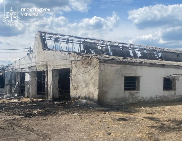 РФ вдарила по фермі: двоє загиблих. Жінка загинула у Харкові. 16