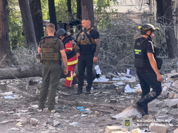 Наслідки атаки рф на Запоріжжі: загинув поліцейський, 30 поранених 10 Наслідки атаки рф на Запоріжжі: загинув поліцейський, 30 поранених 8