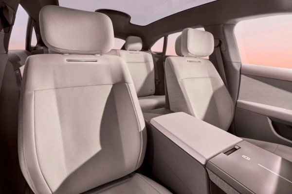 Range Rover представив перший електро-GT: деталі 12