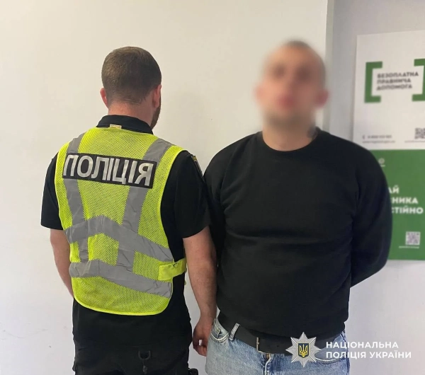 У Києві після ДТП затримали водія з пістолетом 6 У Києві після ДТП затримали водія з пістолетом 4