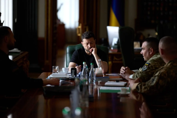 Зеленський: обговорили потреби фронту та захист кордонів 16