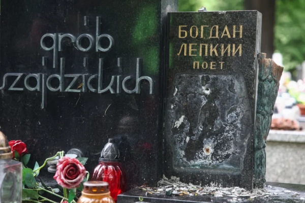 Польща: Пошкоджено могилу Лепкого. МЗС України відреагувало.