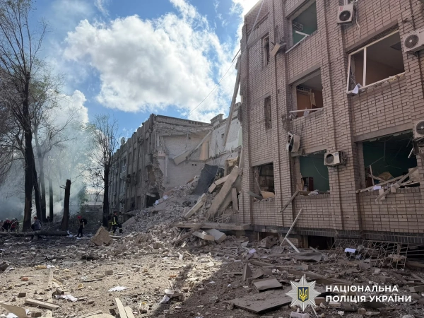 Запоріжжя: атака рф вбила поліцейського, 30 поранено 9 Запоріжжя: атака рф вбила поліцейського, 30 поранено 7