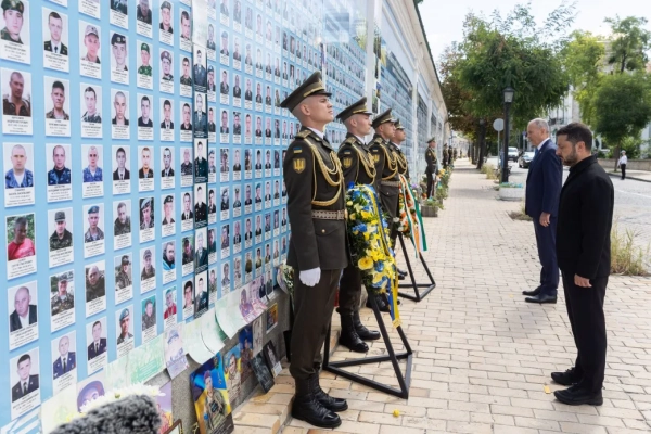 Зеленський та прем’єр Ірландії вшанували загиблих воїнів