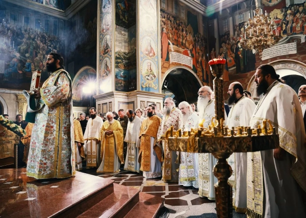 Лавра: 975 років історії. Літургія у Києво-Печерській обителі