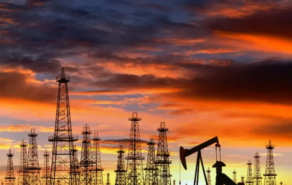 ОПЕК+ збільшує видобуток нафти: головні подробиці