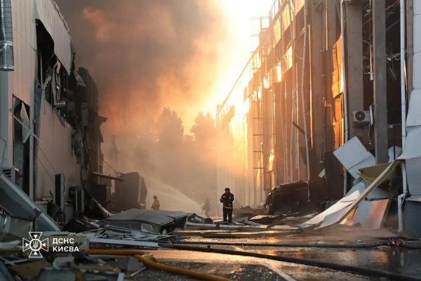 Київ: ліквідація наслідків атаки РФ, фото руйнувань 51
