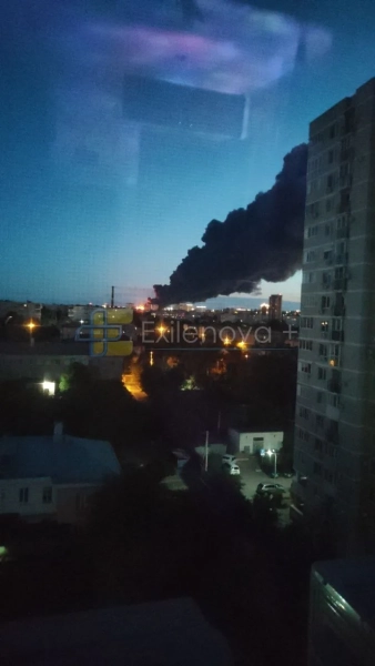Волгоград: дронів атакували НПЗ та логістичний центр 11