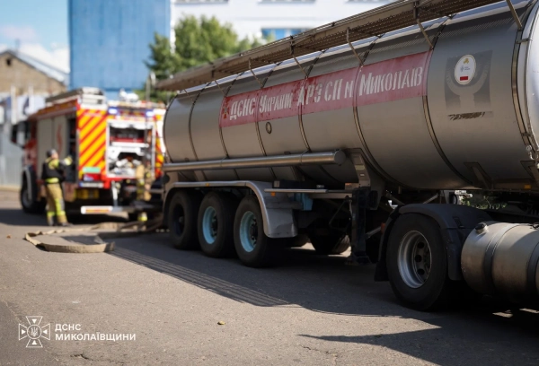 Миколаїв: росіяни обстріляли житловий сектор, є постраждала 6 Миколаїв: росіяни обстріляли житловий сектор, є постраждала 4