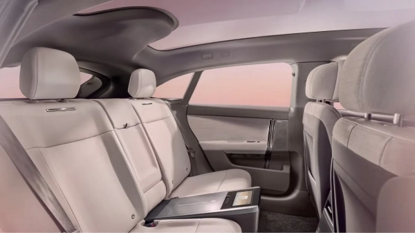 Range Rover представив електричний гран-турер GT 14