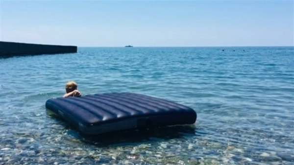 На Одещині дитину на матраці знесло у заміновану воду