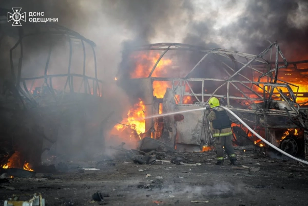 4 поранених: РФ атакувала Одесу, під удар автопарк та санаторій 16 4 поранених: РФ атакувала Одесу, під удар автопарк та санаторій 14