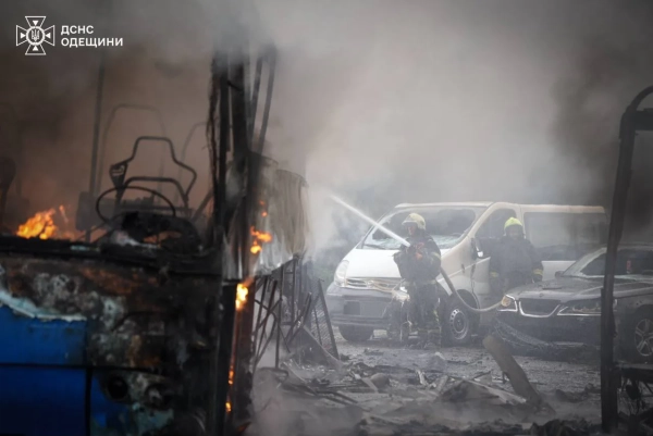 4 поранених: РФ атакувала Одесу, під удар автопарк та санаторій 12 4 поранених: РФ атакувала Одесу, під удар автопарк та санаторій 10