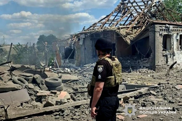 Більше 1300 ударів РФ на Донеччині: 5 загиблих, 12 поранених 7 Більше 1300 ударів РФ на Донеччині: 5 загиблих, 12 поранених 5