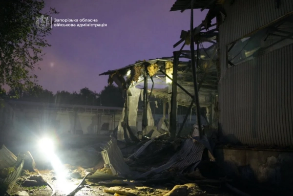 Атака дрона на Запоріжжя: пожежа на підприємстві 4 Атака дрона на Запоріжжя: пожежа на підприємстві 2