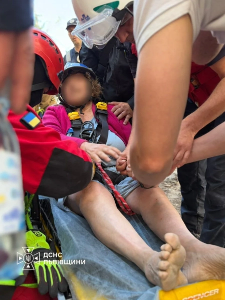 Львів: 93-річну жінку врятовано з-під завалів п'ятиповерхівки 21