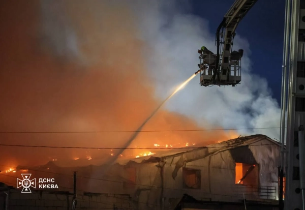 Київ атакували вночі: двоє поранених, пожежі 11 Київ атакували вночі: двоє поранених, пожежі 9