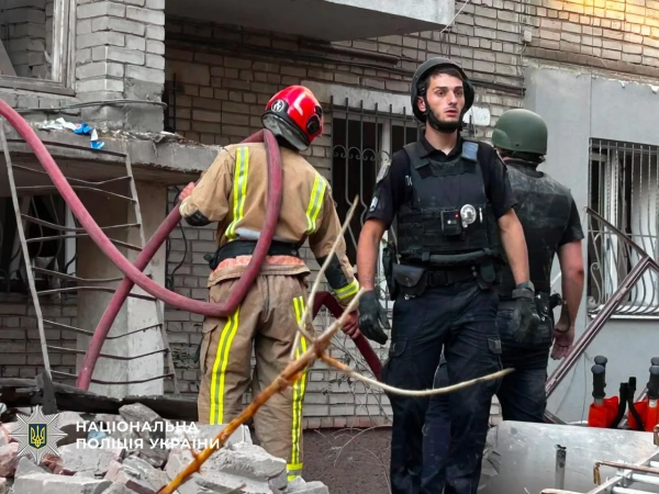 Рятувальники у Львові: 93-річну жінку дістали з-під завалів 26 Рятувальники у Львові: 93-річну жінку дістали з-під завалів 24