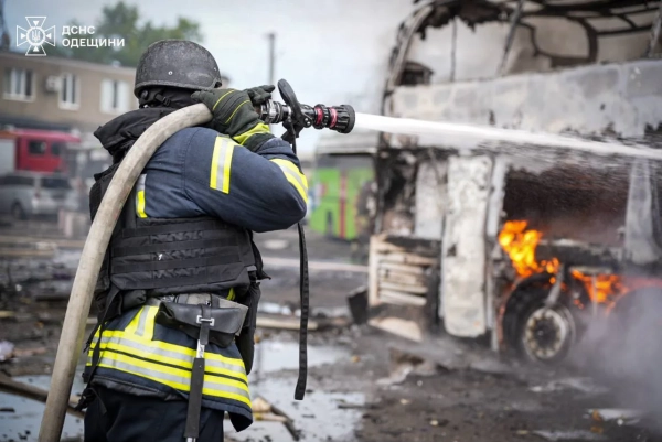4 поранених: РФ атакувала Одесу, під удар автопарк та санаторій 13 4 поранених: РФ атакувала Одесу, під удар автопарк та санаторій 11
