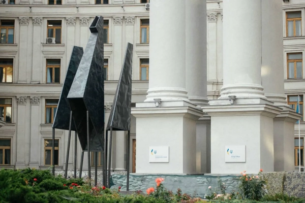Київ: Сталевий "Фенікс" розправив крила перед МЗС 14