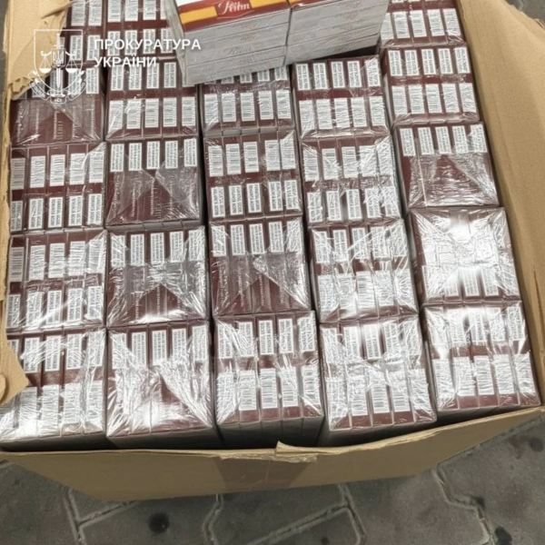 Контрабанда цигарок під виглядом полуниці: молдаванин під підозрою 12 Контрабанда цигарок під виглядом полуниці: молдаванин під підозрою 10