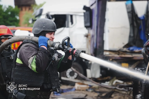 Харків: дрон РФ атакував підприємство, постраждали жінка та дитина 11