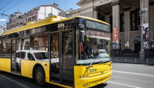 Київ: відновили метро "Лук'янівська" та рух транспорту 8