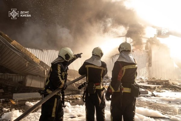 Київ: ліквідація наслідків атаки РФ, фото руйнувань 34