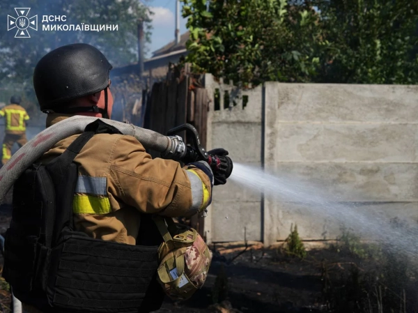Миколаїв: росіяни обстріляли житловий сектор, є постраждала 5 Миколаїв: росіяни обстріляли житловий сектор, є постраждала 3