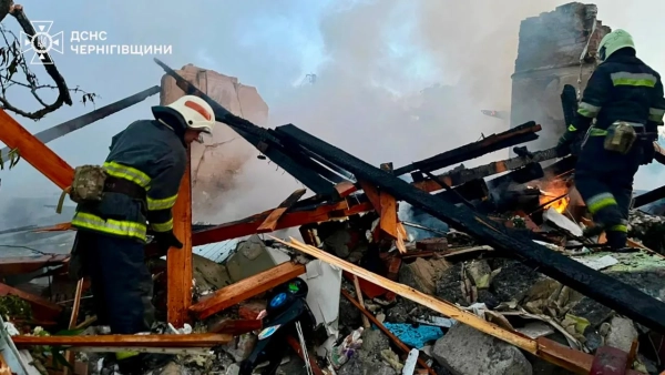 Дрон РФ влучив у будинок на Чернігівщині: двоє жінок постраждали