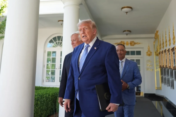 Лідери світу прагнуть зустрітися з Трампом на похороні: Politico